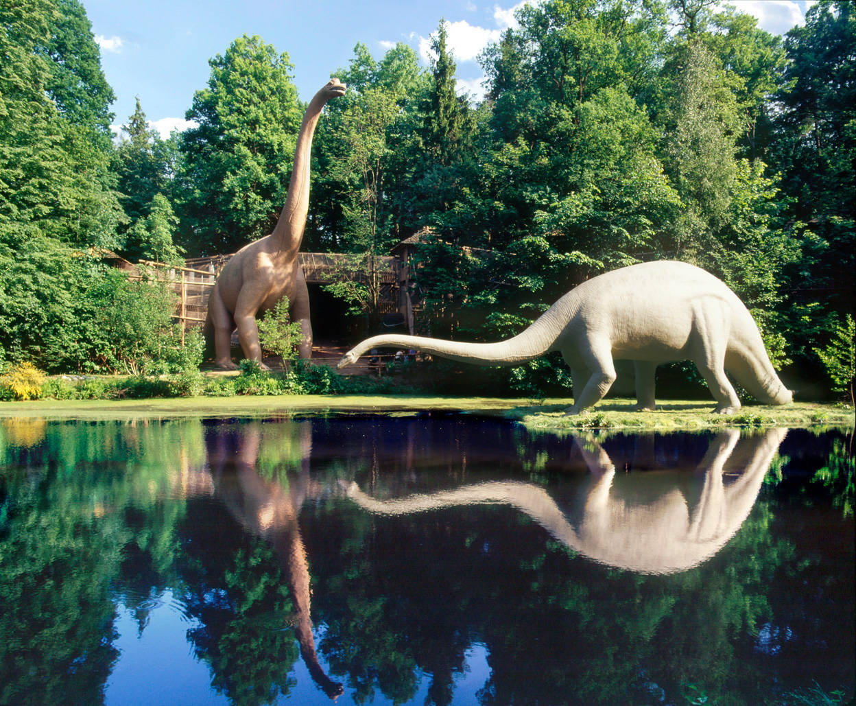 парк гагарина динозавры